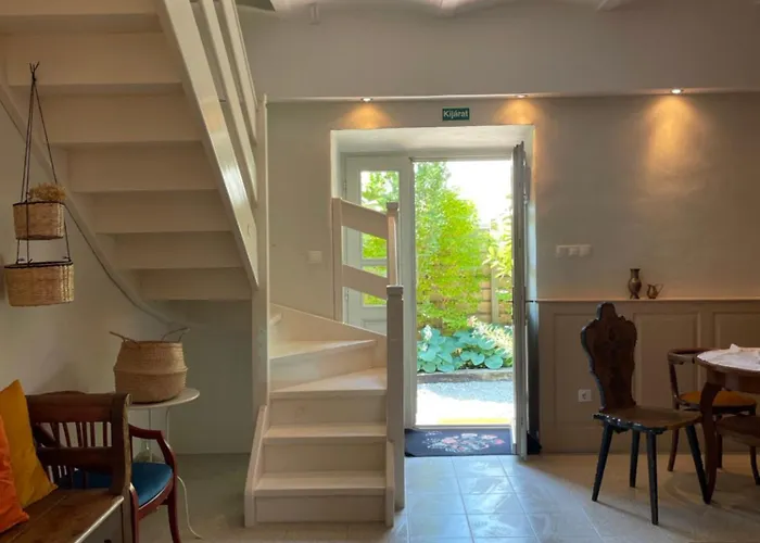 Kovirag Panzio Köveskál